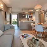 St Tropez Et A Pied Escale De Charme - 3 Апартаменты *